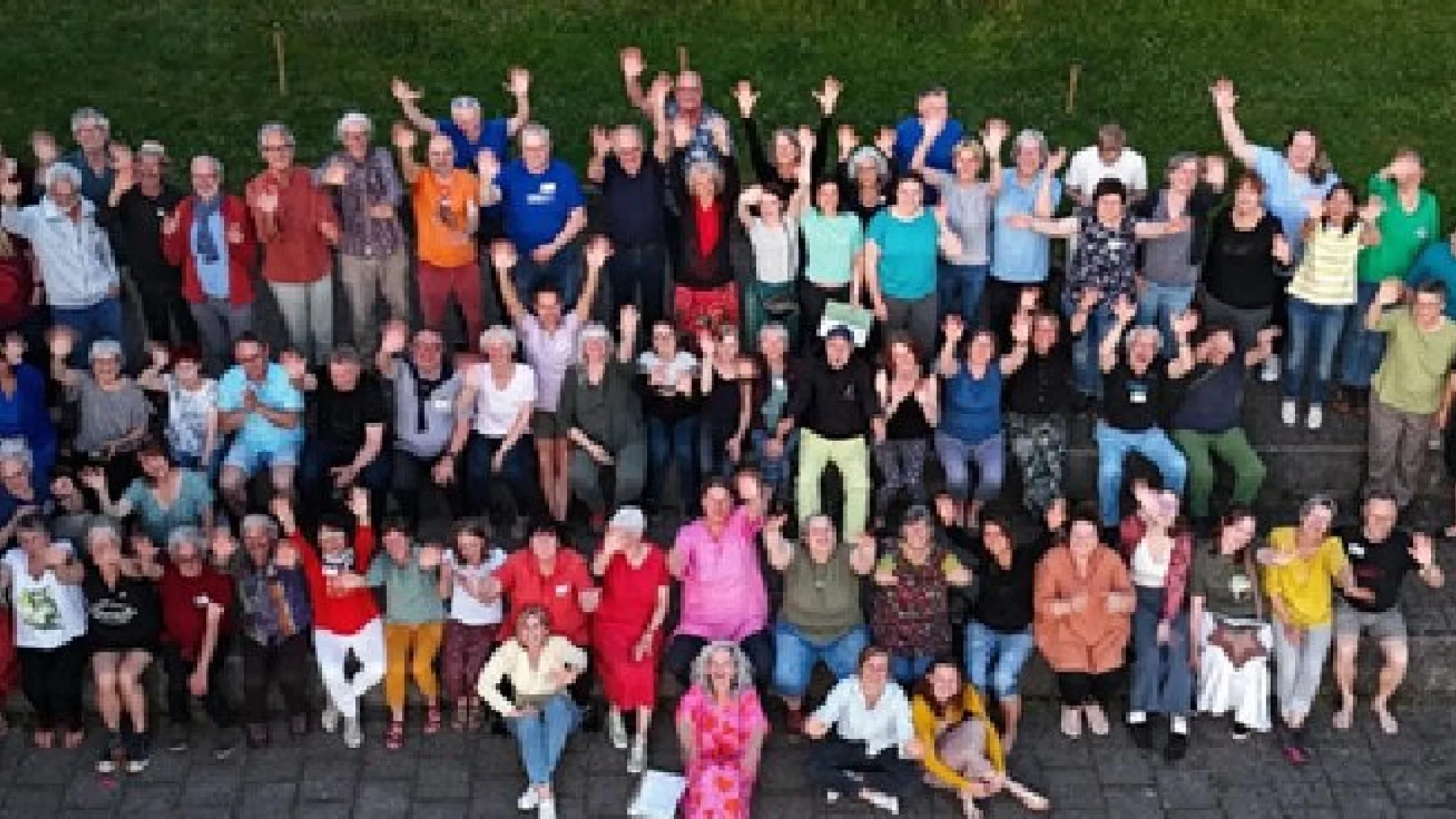 Plus de cent choristes français et allemands réunis pour une photo de groupe