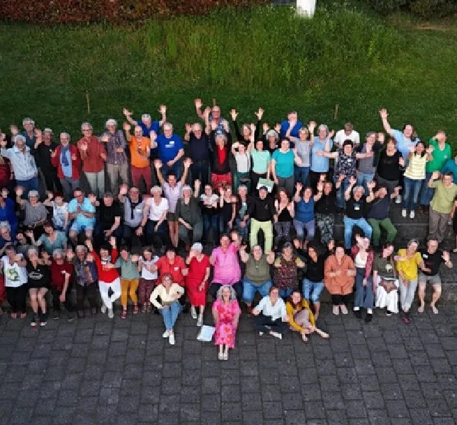 Plus de cent choristes français et allemands réunis pour une photo de groupe