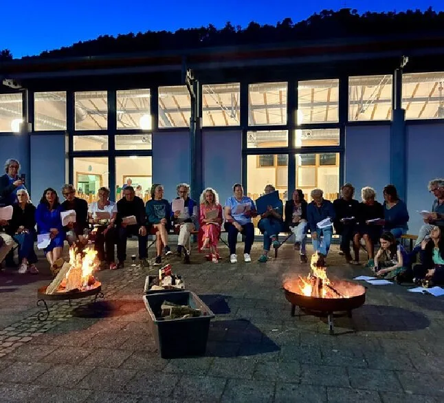 Soirée autour du feu après la répétition