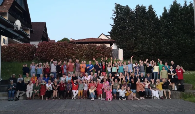 Photo de groupe des deux chorales réunies