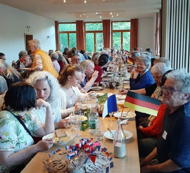 Repas partagé entre choristes français et allemands