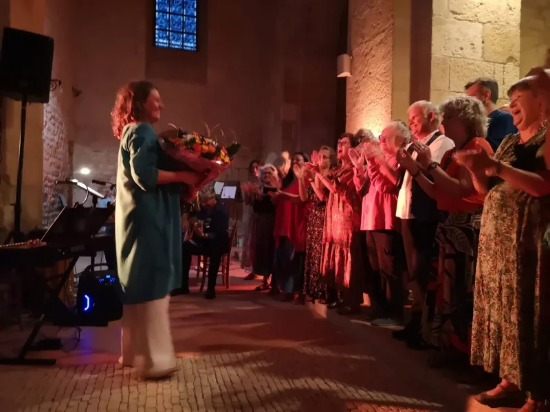 Bouquet et applaudissements à la fin du concert